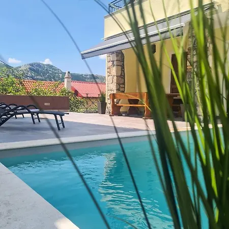 Natura With Swimming Pool, Jacuzzi And Sauna Villa *
