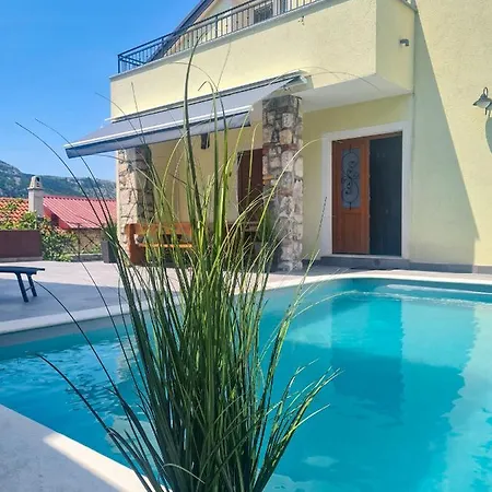 Natura With Swimming Pool, Jacuzzi And Sauna *