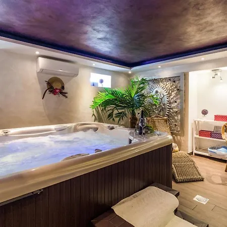 Natura With Swimming Pool, Jacuzzi And Sauna